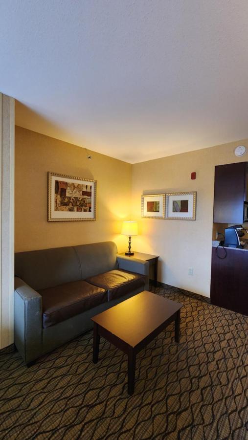 Wingate By Wyndham Hotel