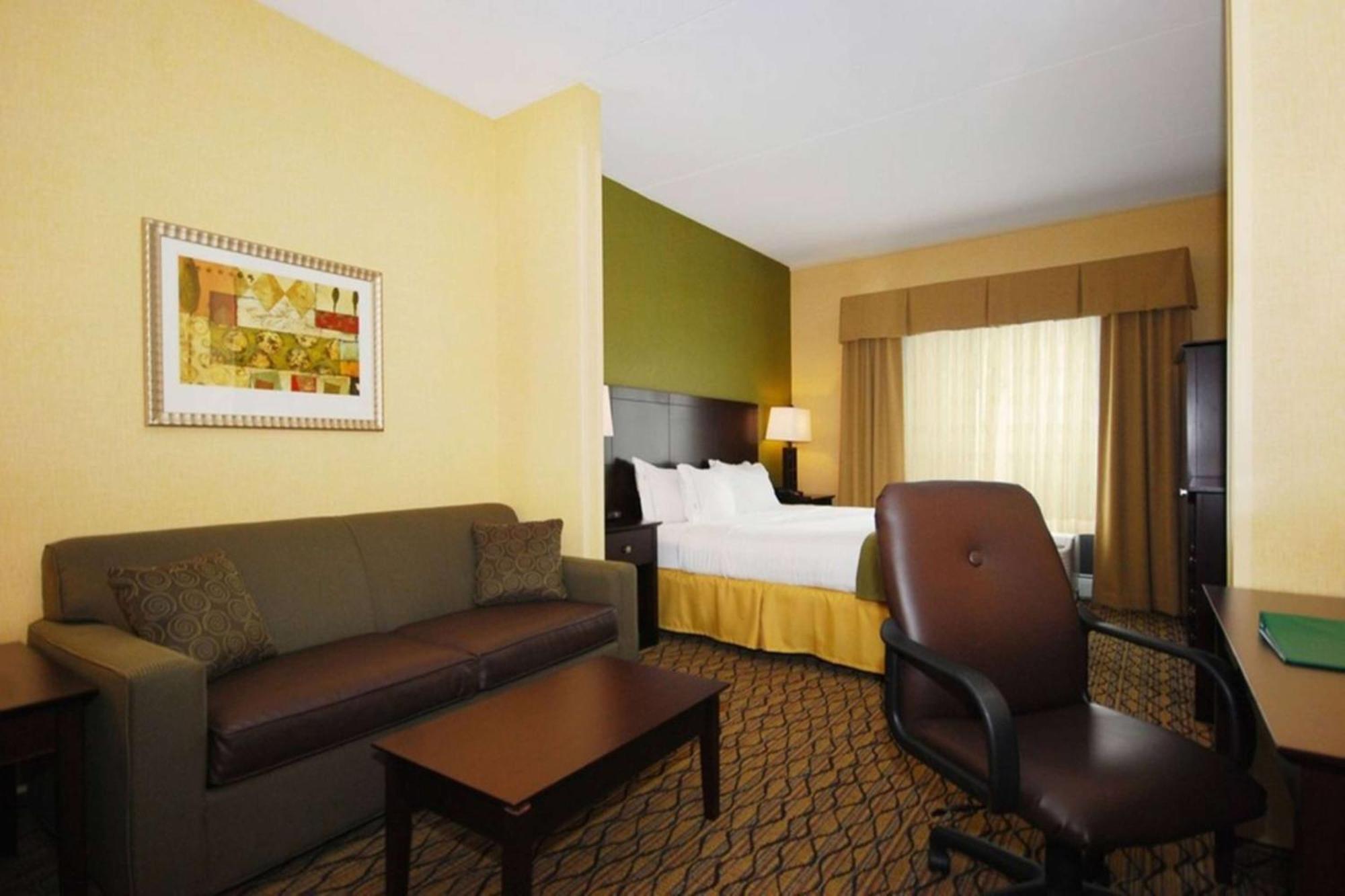Wingate By Wyndham Hotel 2*